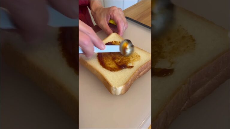 ＼朝ごはんにオススメ／キャベツ納豆パン レシピはコメント欄に記載 #shorts