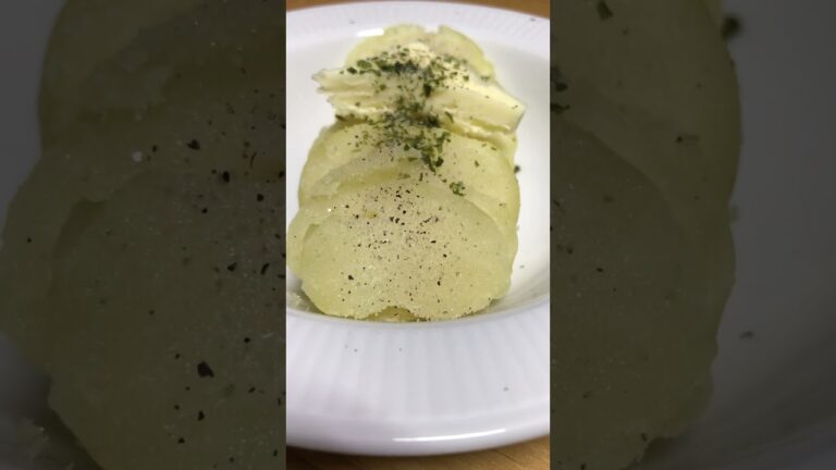 じゃがいもバター　塩コショウ　レンチンしてから召し上がれ