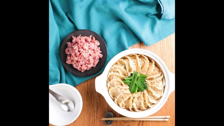 ＼豚肉のうま味がたまらない！ 絶品 嬉嬉豚の餃子鍋／