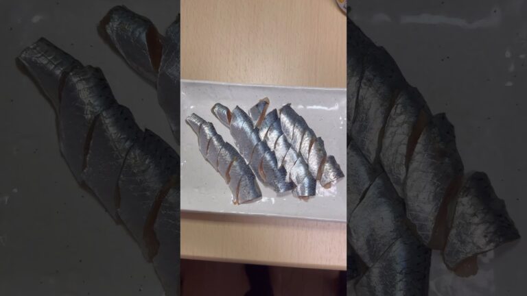 程よく脂が乗った鰯が塩焼きでも刺身でも美味い！　#鰯　#イワシ　#seafood   #塩焼き　#刺身　#真鰯　#shorts