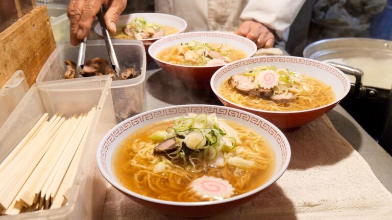 一杯500円のラーメンを売る75歳店主。名古屋の人情屋台ラーメンに密着丨Japanese Street Food
