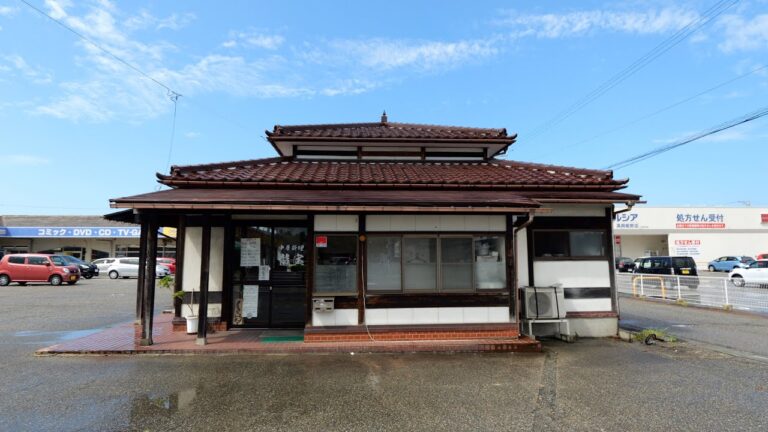 富山）ガツ盛り働く男めし町中華のボリューム定食と爆ウマ炒飯丨Egg Fried Rice - Wok Skills in Japan