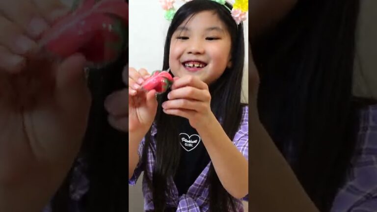 プッシュポップ早押し対決！ 勝ったら苺グミ、負けたら地球グミ　#Shorts