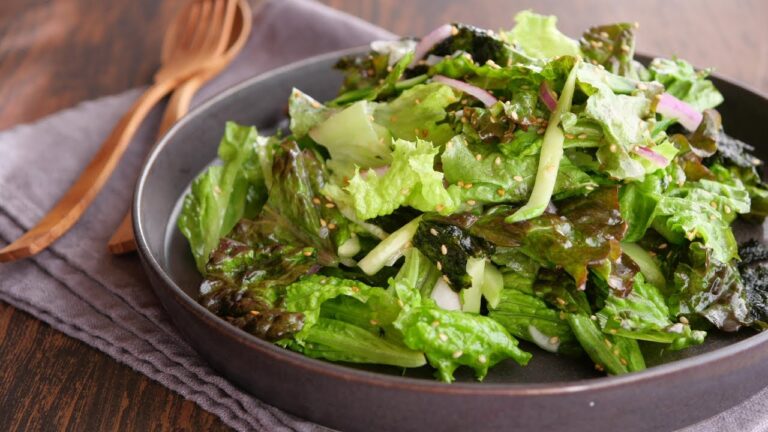 【簡単チョレギサラダ♡クリスマス、年末年始にも】「さっと和えるだけ♪」夫と取り合いになるサラダです。「まるめし」 |  Choregi Salad