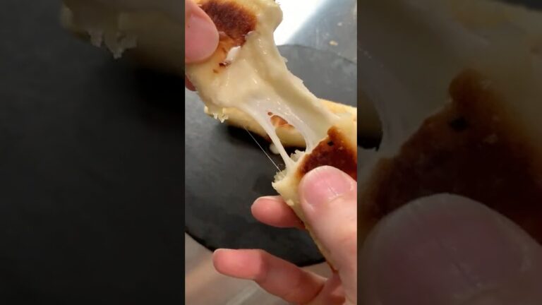 【チーズ好きに見てほしい🧀】チーズガーリックトースト#shorts