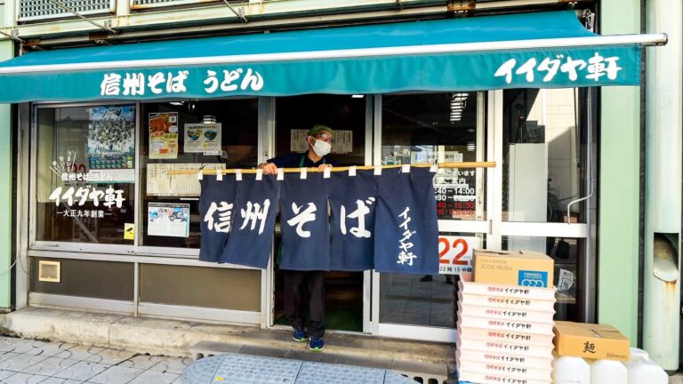 働く男達を支える駅そば繁盛店のリアルな１日に密着丨そば屋・大衆食堂７選