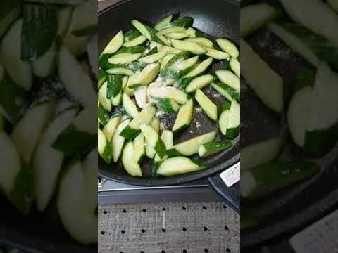 やみつき止まらないきゅうりとベーコンの鶏ガラ黒胡椒炒め#shorts#きゅうり#ベーコン#やみつき#きゅうりレシピ#きゅうり料理