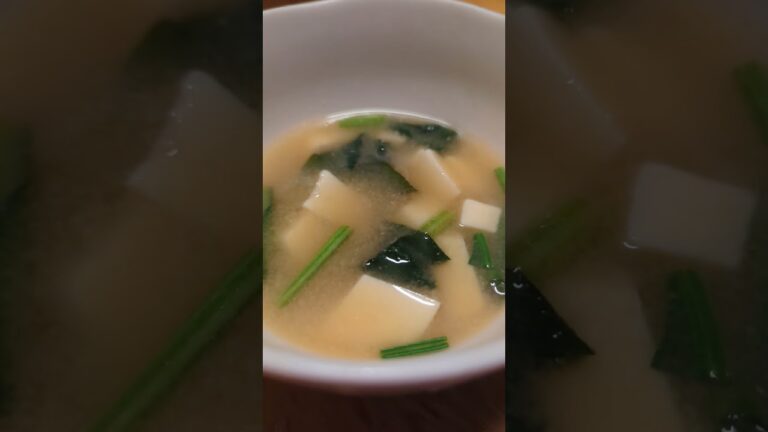 豆腐とほうれん草味噌汁