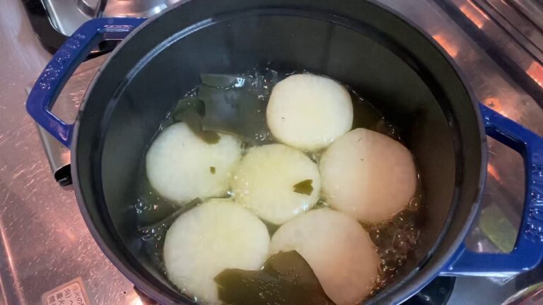 ストウブでお料理9 大根をただ煮る