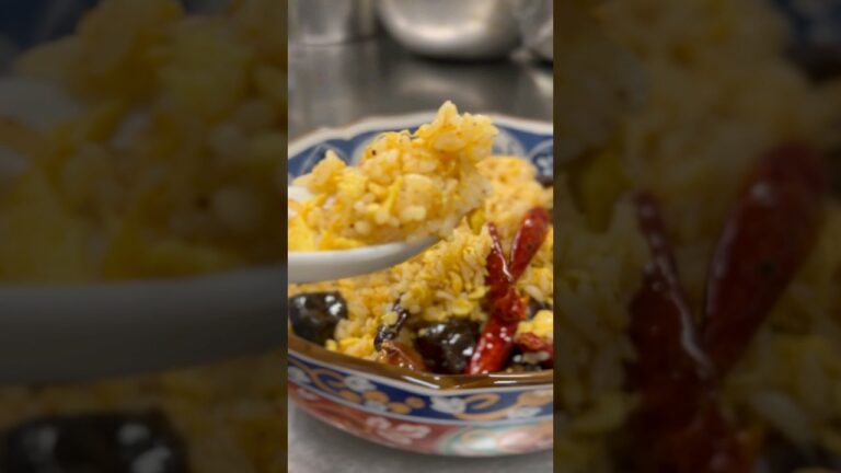 “中華一筋”「辛味チャーハン」北海道帯広市 “美珍樓 西家” 唐辛子たっぷりの最強まかないメシ！！ #shorts #炒飯 #飯テロ #炒飯好き
