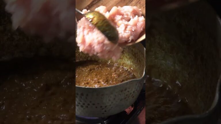 インド料理 ★ スパイス専門店のオリジナル カレー粉 で作る キーマパラック（鶏ひき肉とほうれん草のカレー） #shorts