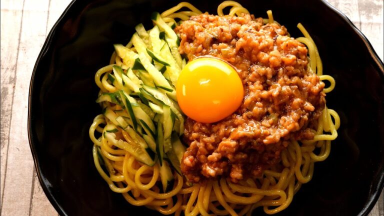 【レンジで簡単麺レシピ】ピリ辛ジャージャー麺の作り方｜パンダワンタン