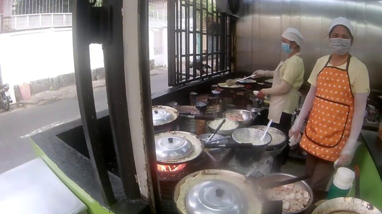 【ベトナム屋台】ベトナム風　エビ入りお好み焼き　バインセオの作り方／How to make  Bánh xèo