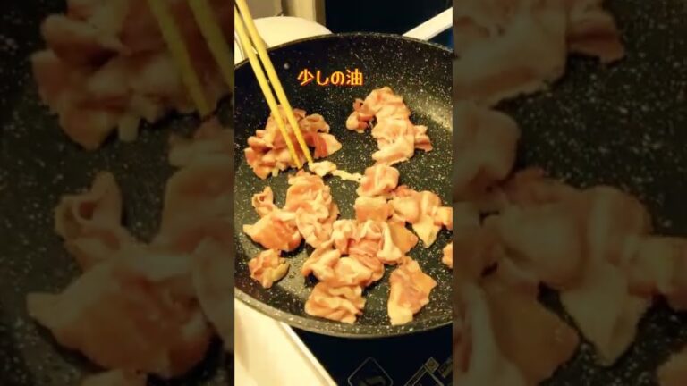 🍳豚肉で一品★お家にあるソースでもやしと炒めて乗せるだけ😉👍#shorts【不器用な私が作る簡単で美味しい料理編】#shorts
