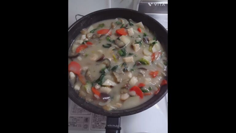 野菜きのこたっぷりのシーフードクリームシチュー #低所得 #節約 #お家ご飯 #健康 #自炊 #ミニマル #美容 #クリームシチュー#シーフードミックス#野菜たっぷり #きのこ #食べるの大好き