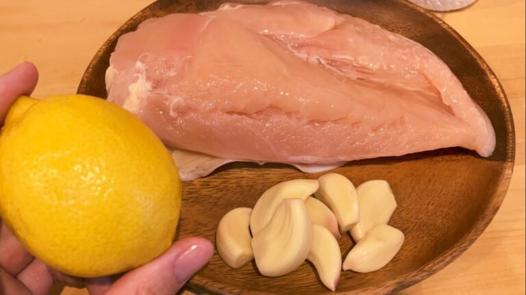 レモン×鶏胸肉！香ばしいガーリックの香りと程よい酸味がクセになる鶏胸肉レシピ