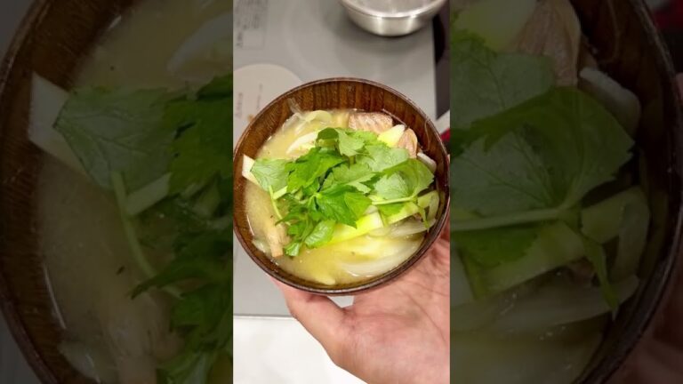 根曲がり竹とサバ缶の味噌汁を作ってみた！