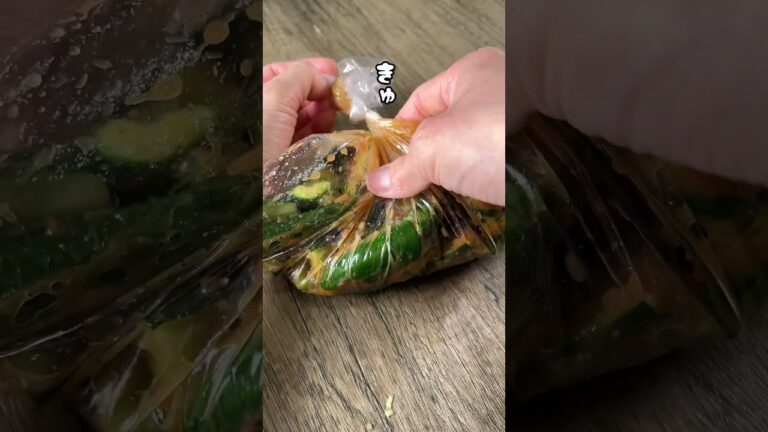 おかずに、細巻きに、お酒のおつまみに... 箸が止まらない！たたき割りきゅうりの漬物【梅キュウ】 [#Shorts]