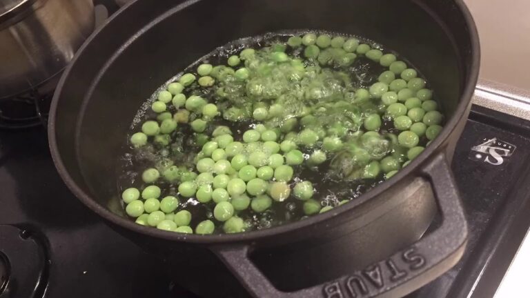 STAUB鍋でゆがく！えんどう豆と高野豆腐の卵とじ