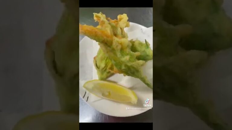 本日の賄い【サーモンソテー　花ズッキーニのベニエとロースト南仏風🇫🇷】　#short  #花ズッキーニ　#サーモン