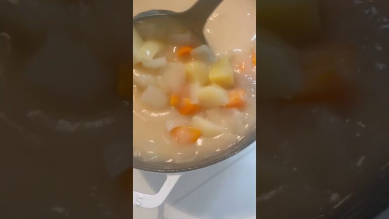 【staub料理✨あったかホワイトシチュー✨スノークリスタルで】@KIYOMI SELECT