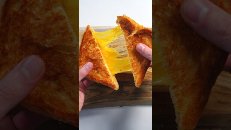 究極のとろとろチーズサンド！たった３つの材料で作れる