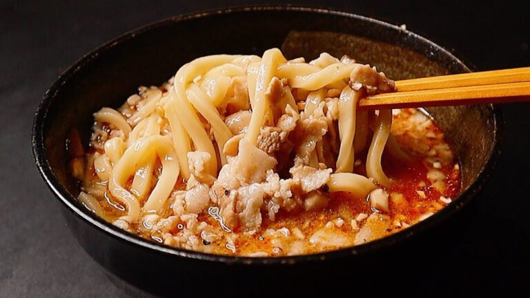 お皿に材料をぶちこんで6分レンチンするだけで飛ぶほど旨い『肉あんかけうどん』が作れます