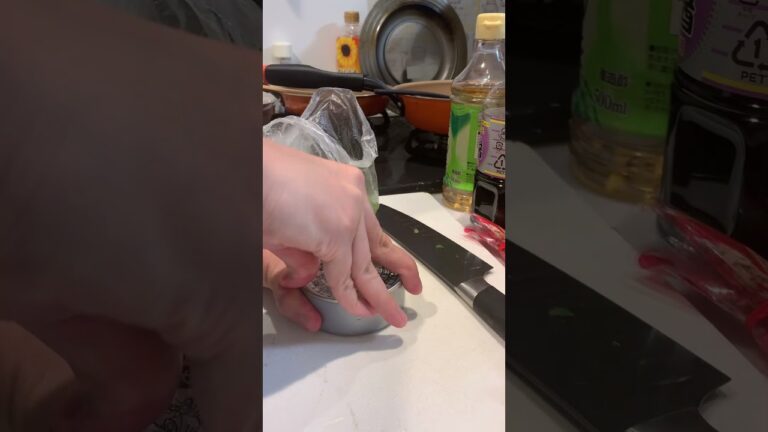 【お料理Vlog】小松菜とツナのサラダ🥗 #vlog #日常 #社会人 #料理 #shorts #cooking