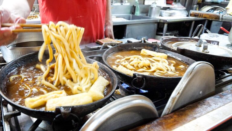 驚異的な人気を誇るデカ盛り味噌煮込みエビ天うどん屋