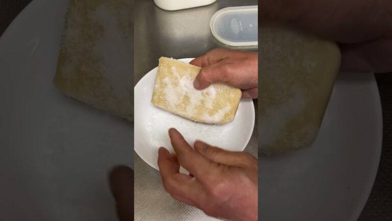 ぬか漬け大根に砂糖をまぶして寝かせたら､たくあんのようになった。