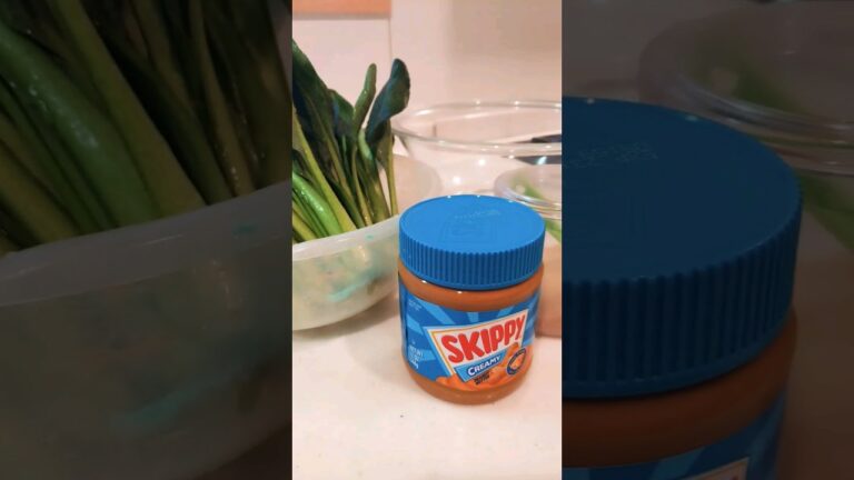 🥜まだ、パンだけ〜？🧑‍🍳小松菜のピーナッツ和え😋😁とまらない美味しさ❤️お浸し！胡麻和え！の次はコレね！🎉🍀👍#shorts