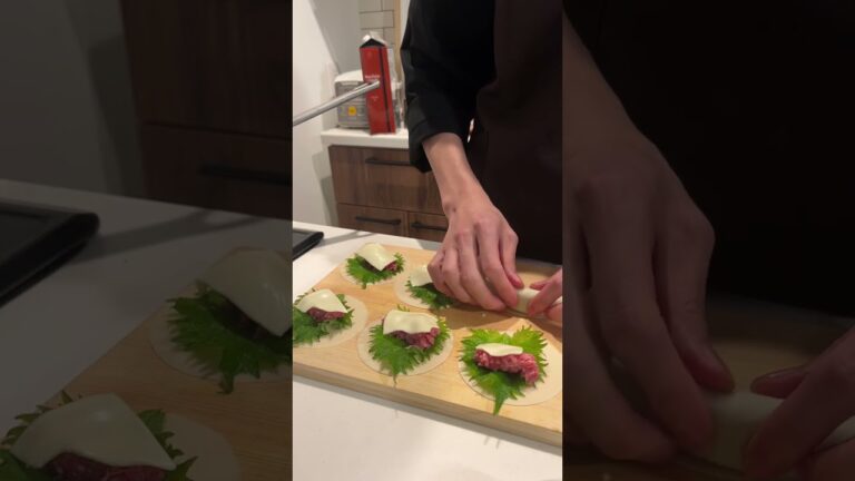 とろっと溶けるしそチーズ餃子 #shorts