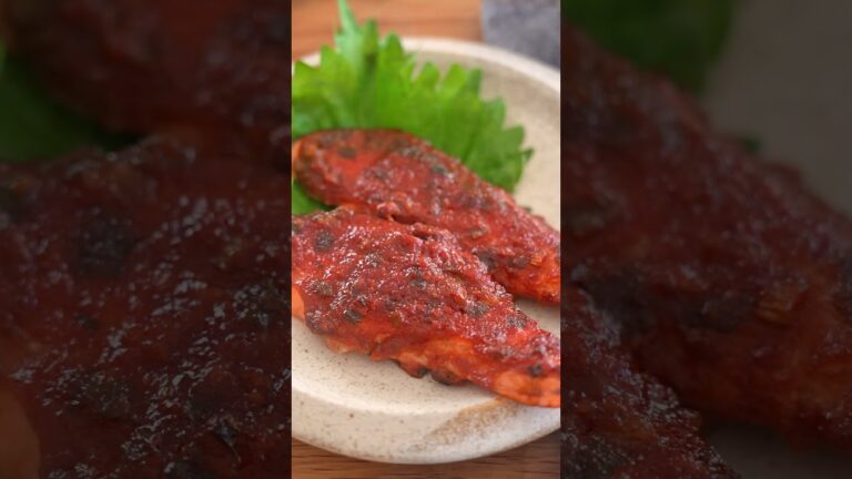 魚料理はアレンジしてマンネリ知らず。（  味噌トマトソースの鮭）#shorts