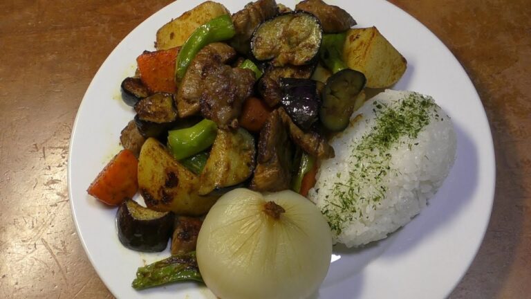 ドライカレー的なツマミを作って呑む。