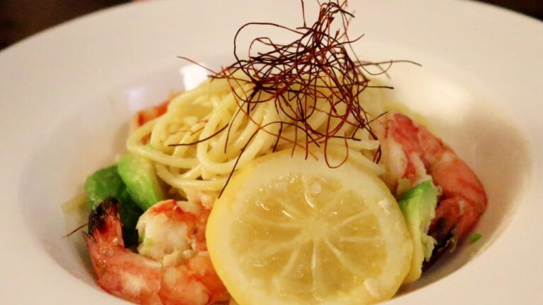 【海老とアボカドのレモンパスタ】の作り方