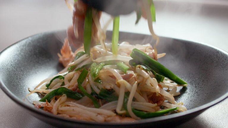 【豚バラともやし・にらの塩だれ炒め】シンプルながら美味しい！