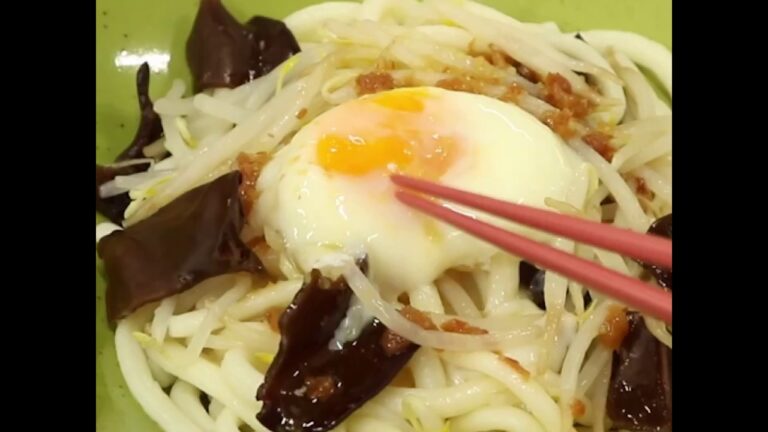 パパッと出來る！ もやしときくらげの温卵のぶっかけうどん