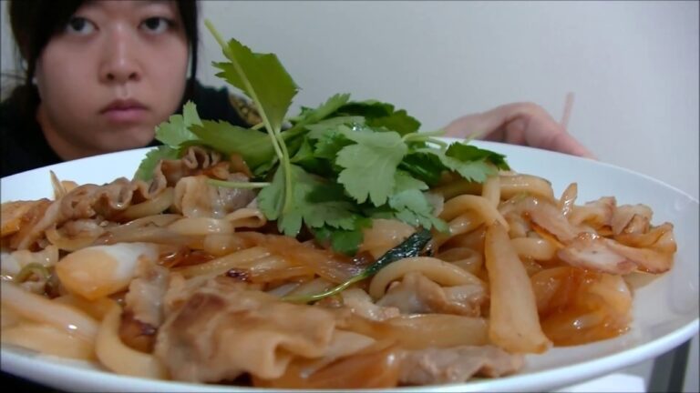 【ギトウマ】濃厚豚バラたっぷりギト焼うどん【三つ葉^^】