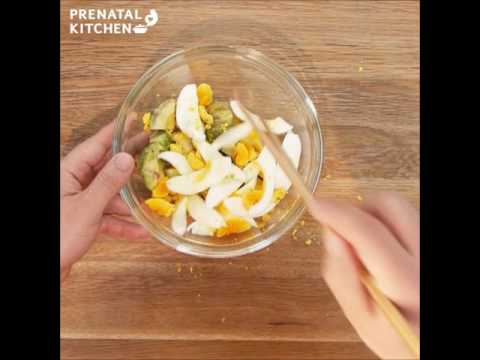 お手軽簡単！アボカドと半熟卵のサラダ