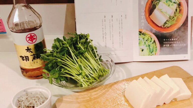 豆腐と豆苗、しらすスープ＋パン〜有賀薫さんのスープを作ってみた