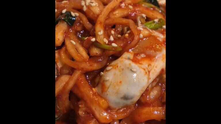 牡蠣キムチ 作り方 | 牡蠣の香りがたっぷり♪ | 韓国定番の旬の料理 | サムギョプサルにもぴったり♪  | キムチレシピ / 大根キムチ #Shorts