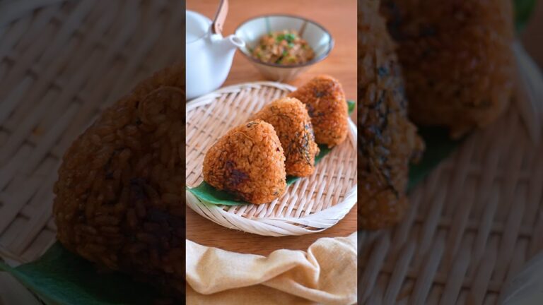 冷凍庫に常備しておけば、いつでも美味しいおにぎりが食べられます。（生姜と大葉の味噌焼きおにぎり）#shorts