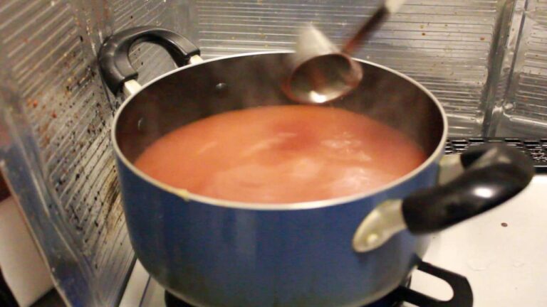 ロールキャベツ作り　スープを作る