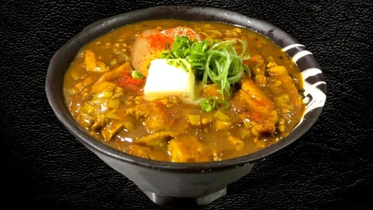 カレーうどんも飲み物です。 〜ちょっとしたキーマカレーと出汁をしっかり効かせた具沢山キーマカレーうどん〜