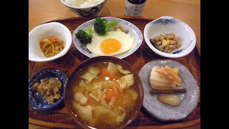 揚げ湯波とキャベツとトマトの味噌汁で朝食　#Shorts