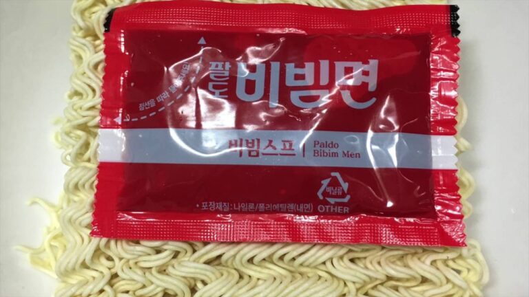 韓国のグルメ　八道ビビン麺　신사동그여자 일상의 블로그를 동영상으로~