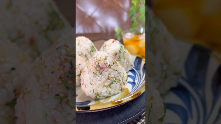 梅と大葉の天かす混ぜおにぎり #おにぎり #簡単料理
