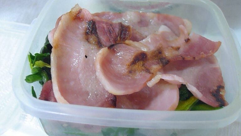 【クリスマス料理】ちぢみほうれん草と電子レンジでベーコン炒め。DIY cooking, fried bacon  by microwave.