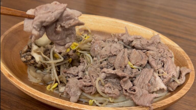 【一人暮らし男の簡単料理】ラム肉をシャキシャキもやしと炒めて食べる