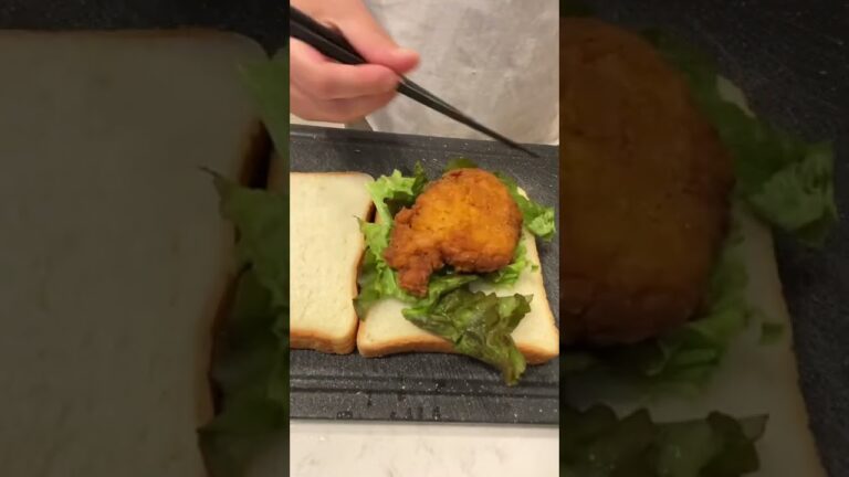 食パンで作る【チキンフィレオ】浅漬けを使って手作りオーロラソース💁‍♀️🥒